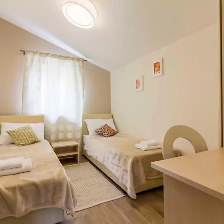 Nina 26818 Fažana